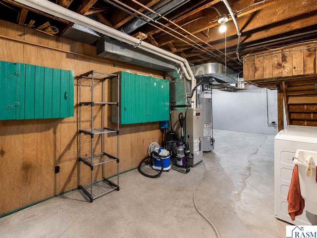 1041 Quincy St, North Mankato, MN 56003