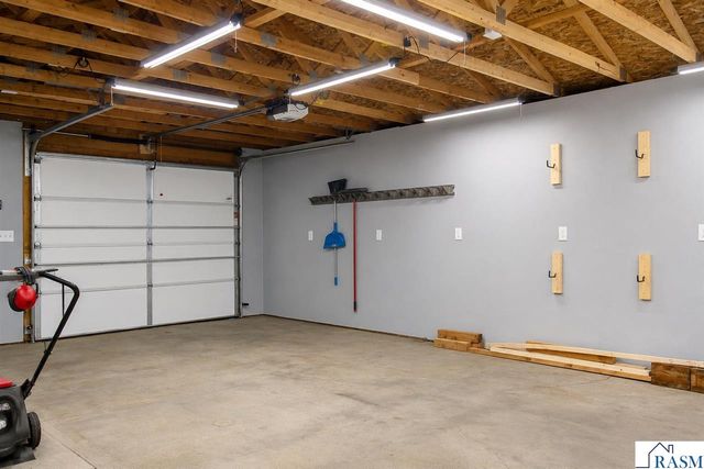 1041 Quincy St, North Mankato, MN 56003