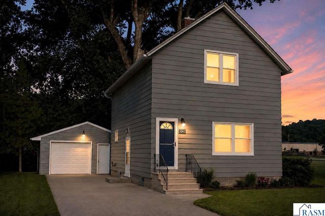 1041 Quincy St, North Mankato, MN 56003