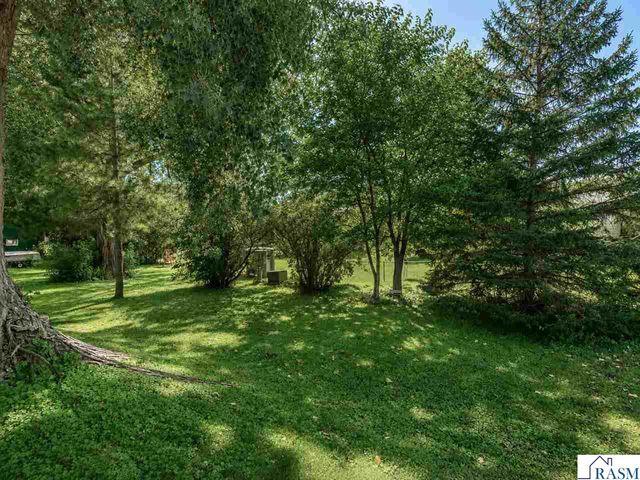 1041 Quincy St, North Mankato, MN 56003