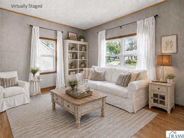 1041 Quincy St, North Mankato, MN 56003