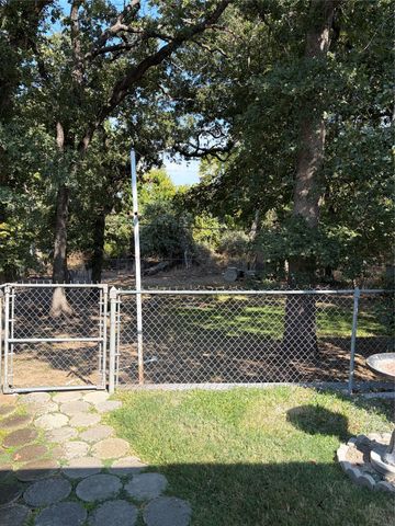 125 Glenhaven Drive, Azle, TX 76020