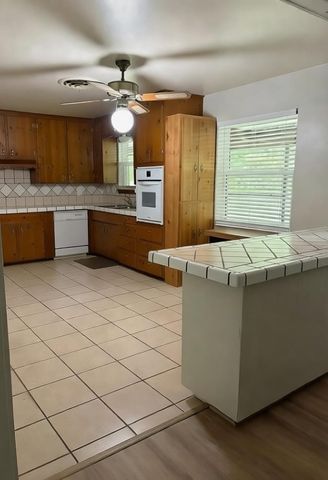 125 Glenhaven Drive, Azle, TX 76020