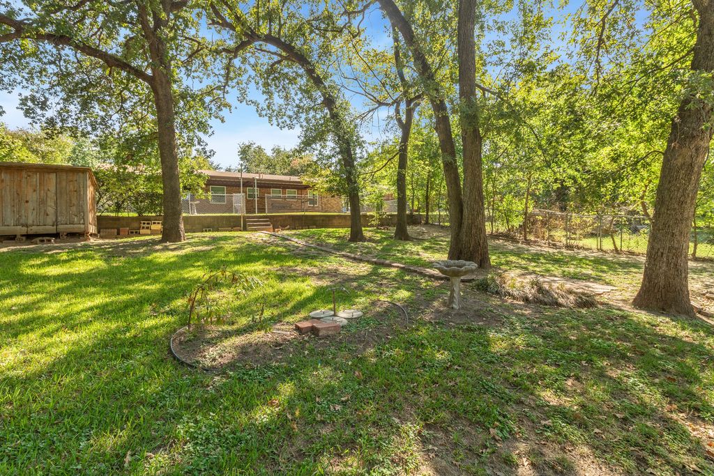 125 Glenhaven Drive, Azle, TX 76020 — photo 5