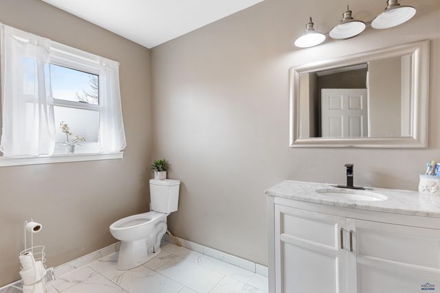 611 CARDINAL DR, Box Elder, SD 57719