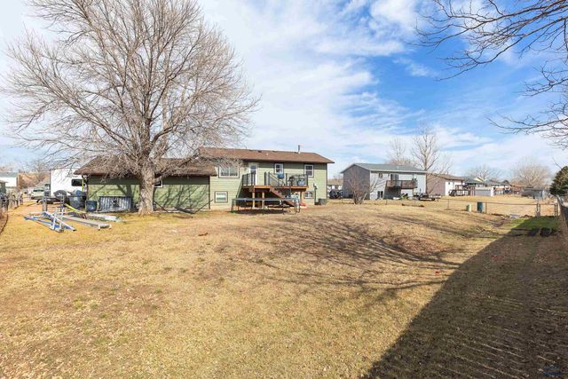 611 CARDINAL DR, Box Elder, SD 57719