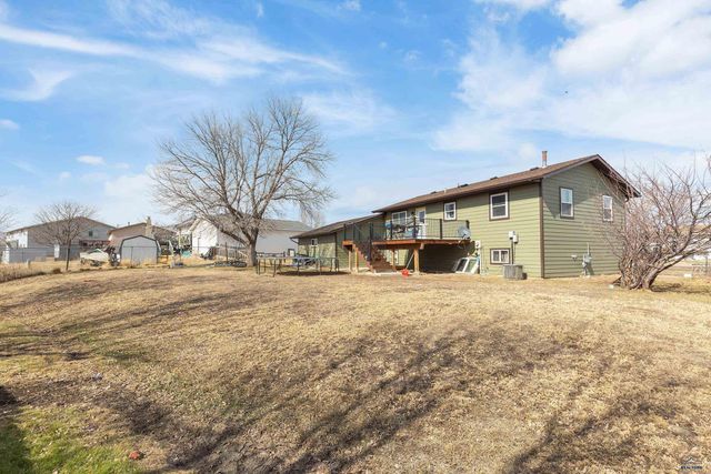 611 CARDINAL DR, Box Elder, SD 57719