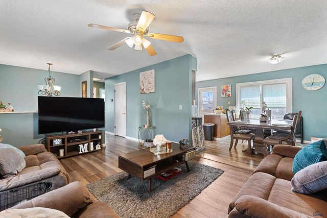 611 CARDINAL DR, Box Elder, SD 57719