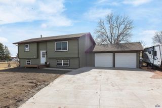 611 CARDINAL DR, Box Elder, SD 57719