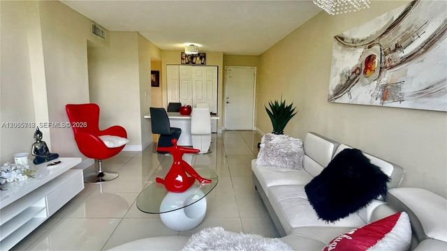 8850 Fontainebleau Boulevard 401, Miami, FL 33172
