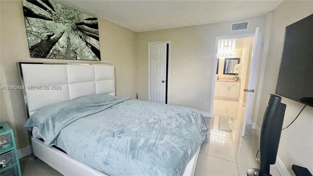 8850 Fontainebleau Boulevard 401, Miami, FL 33172