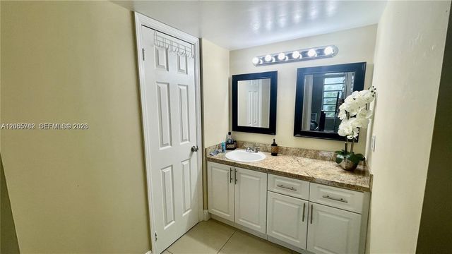 8850 Fontainebleau Boulevard 401, Miami, FL 33172