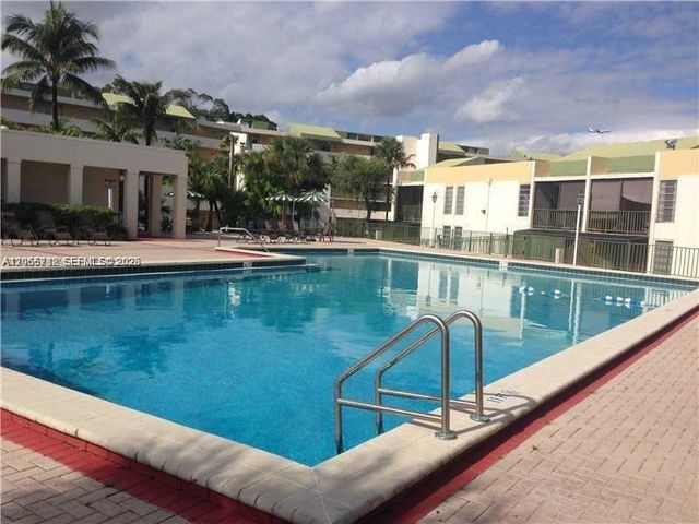 8850 Fontainebleau Boulevard 401, Miami, FL 33172
