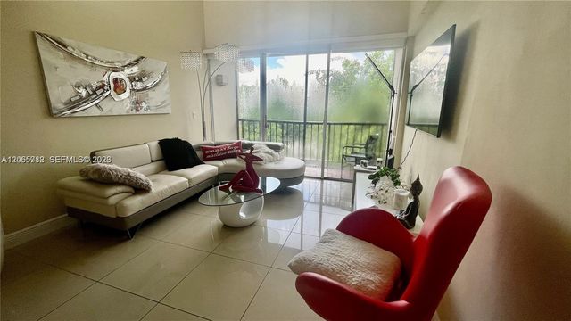 8850 Fontainebleau Boulevard 401, Miami, FL 33172