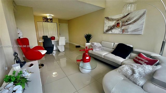 8850 Fontainebleau Boulevard 401, Miami, FL 33172