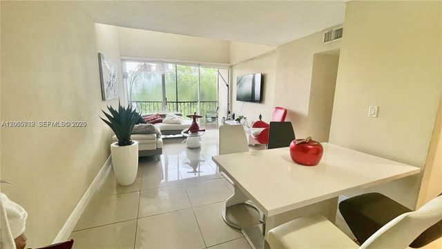 8850 Fontainebleau Boulevard 401, Miami, FL 33172