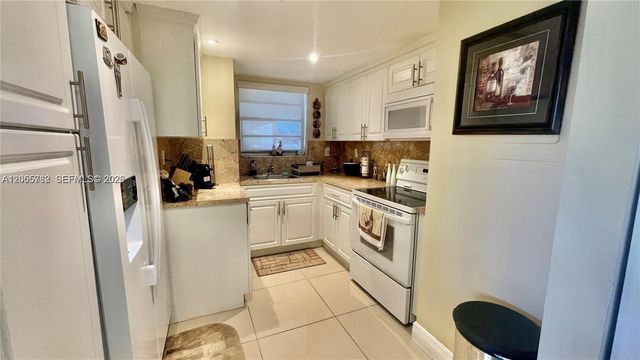 8850 Fontainebleau Boulevard 401, Miami, FL 33172