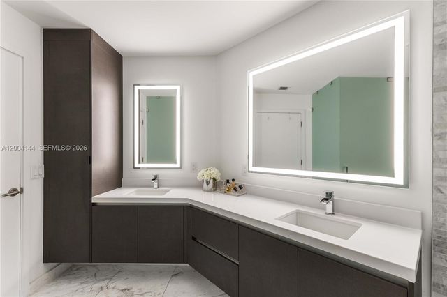 851 NE 1st Ave 4405, Miami, FL 33132