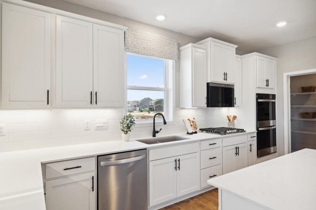 10711 Bent Pine Circle, Woodbury, MN 55129