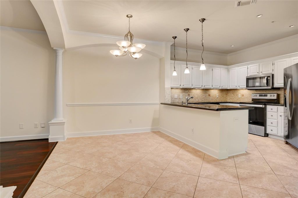 2111 Welch Street B109, Houston, TX 77019