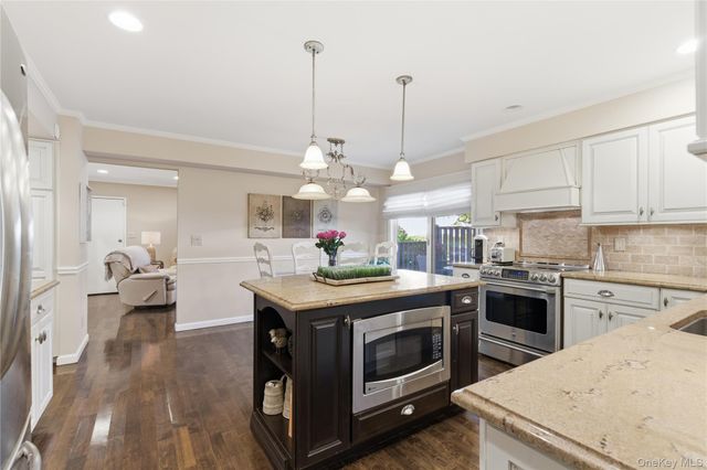 37 Maple Run Drive, Jericho, NY 11753