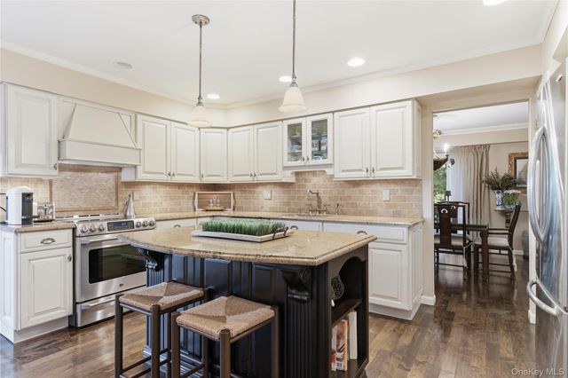 37 Maple Run Drive, Jericho, NY 11753