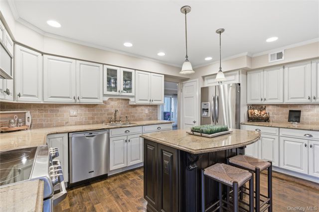 37 Maple Run Drive, Jericho, NY 11753