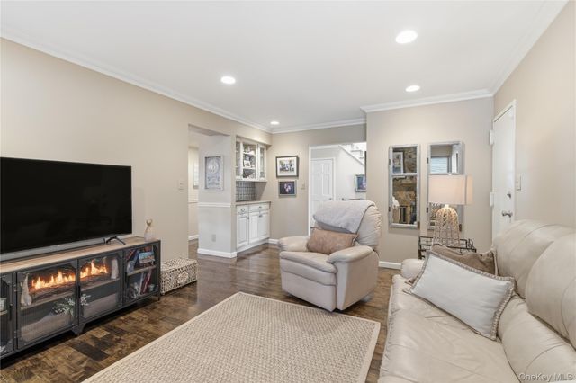 37 Maple Run Drive, Jericho, NY 11753