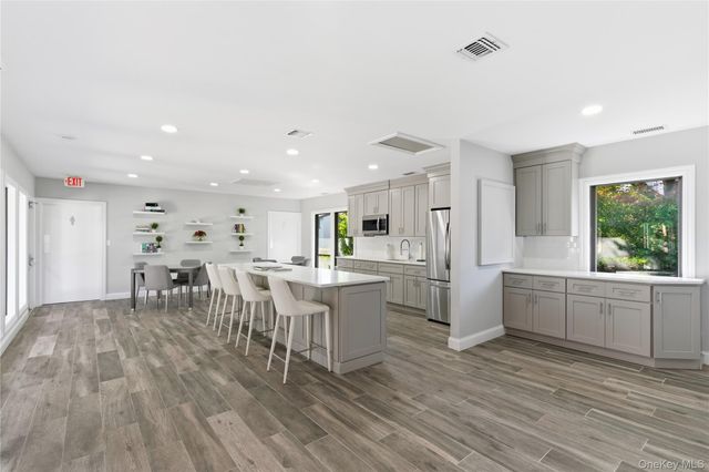 37 Maple Run Drive, Jericho, NY 11753