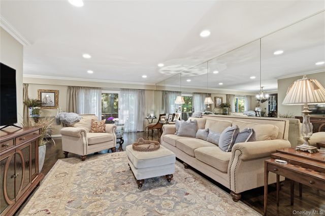 37 Maple Run Drive, Jericho, NY 11753