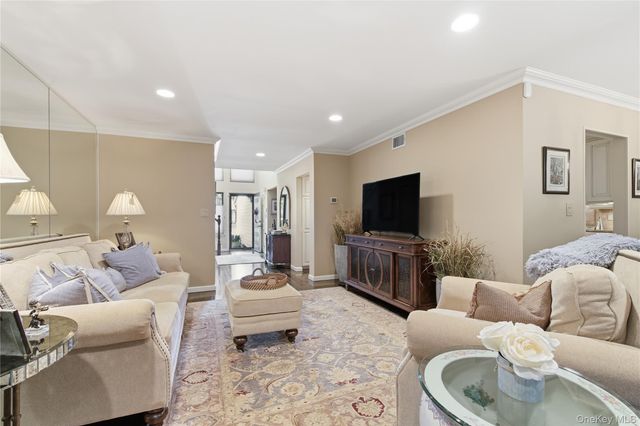 37 Maple Run Drive, Jericho, NY 11753