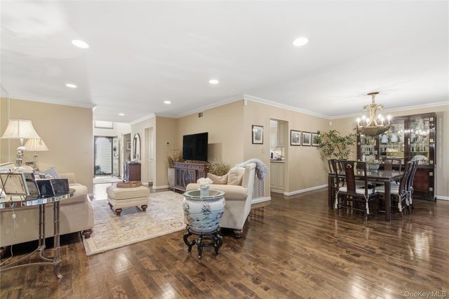 37 Maple Run Drive, Jericho, NY 11753