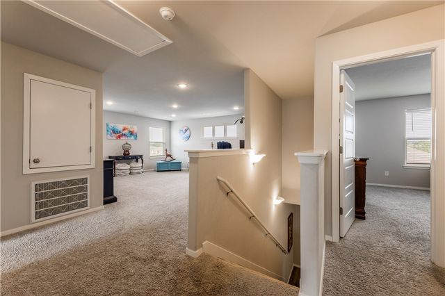 541 Woodcreek Loop, Lowell, AR 72745