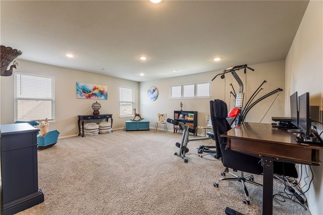 541 Woodcreek Loop, Lowell, AR 72745