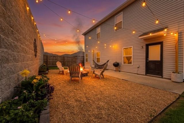541 Woodcreek Loop, Lowell, AR 72745