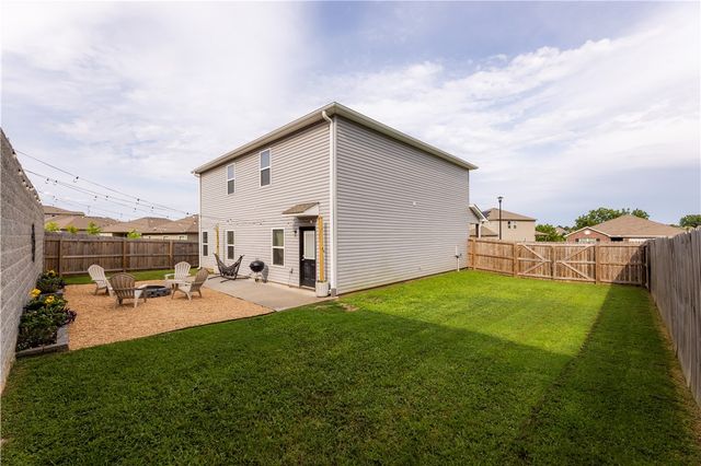 541 Woodcreek Loop, Lowell, AR 72745