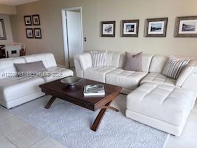 3300 NE 191st St 1011, Aventura, FL 33180