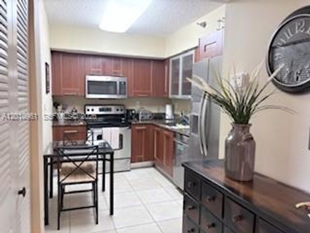 3300 NE 191st St 1011, Aventura, FL 33180