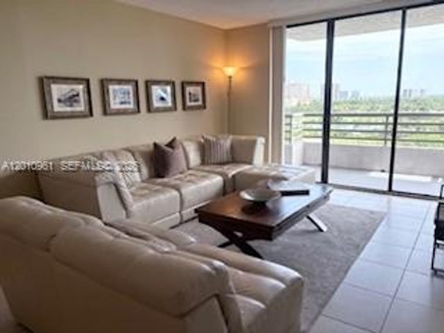 3300 NE 191st St 1011, Aventura, FL 33180