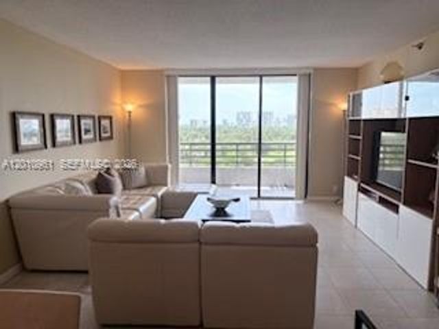 3300 NE 191st St 1011, Aventura, FL 33180