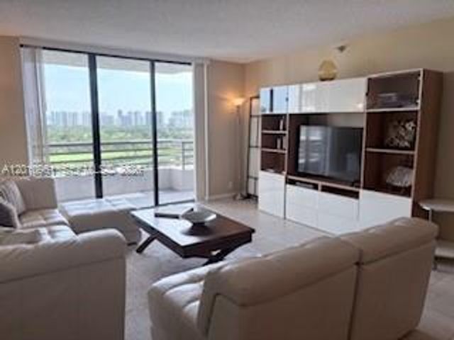 3300 NE 191st St 1011, Aventura, FL 33180