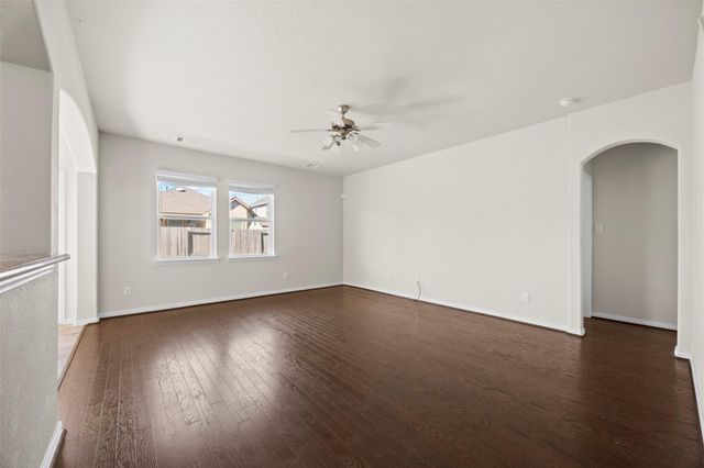 6527 Hunters Trace Lane, Baytown, TX 77521