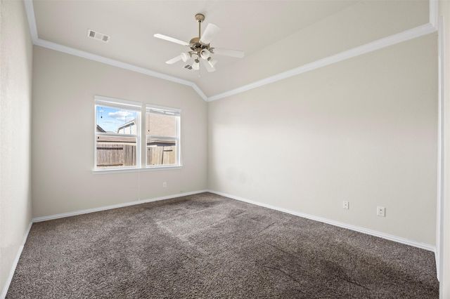 6527 Hunters Trace Lane, Baytown, TX 77521