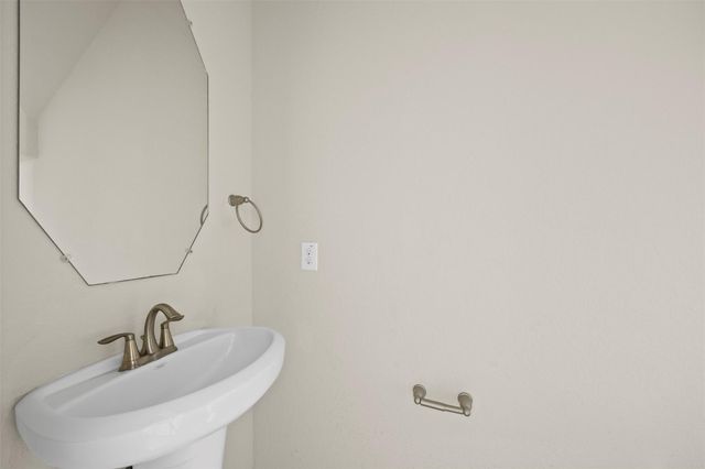 6527 Hunters Trace Lane, Baytown, TX 77521