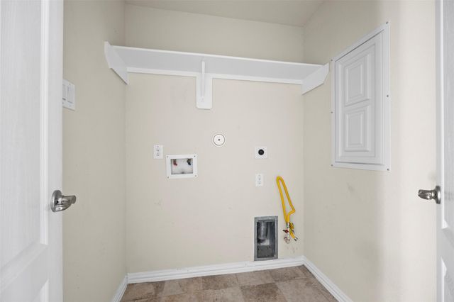 6527 Hunters Trace Lane, Baytown, TX 77521