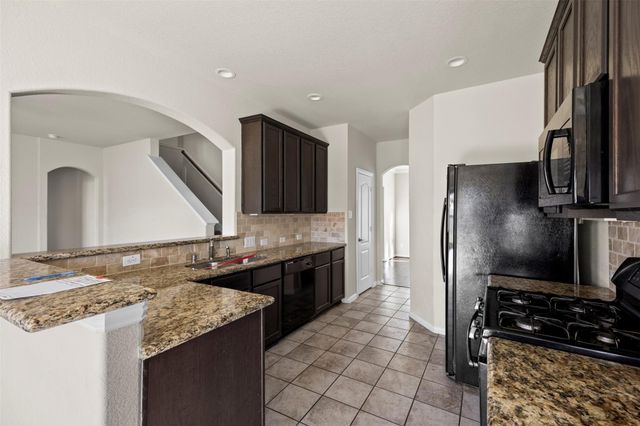 6527 Hunters Trace Lane, Baytown, TX 77521