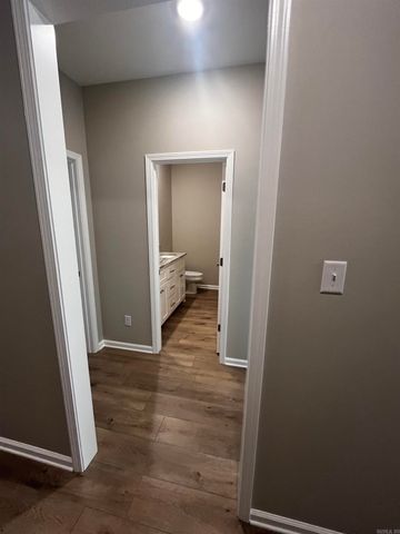 1825 Pinecroft, Benton, AR 72015