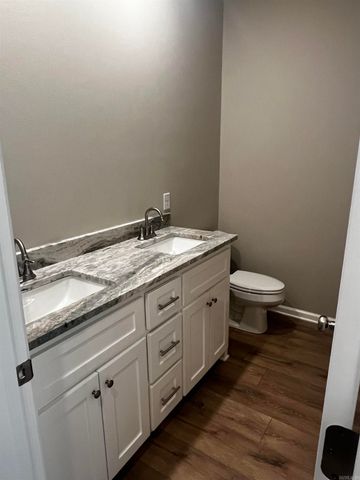 1825 Pinecroft, Benton, AR 72015