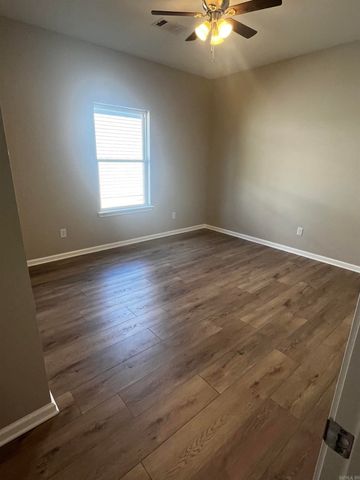 1825 Pinecroft, Benton, AR 72015