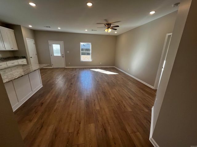 1825 Pinecroft, Benton, AR 72015